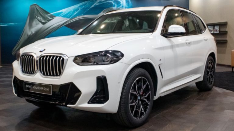 Comprehensive Review: Mercedes-Benz GLC 200 4MATIC vs. BMW X3 30i – Which One Should You Buy?