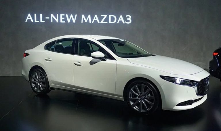Comprehensive Comparison: Honda City RS vs. Mazda 3 Deluxe for Young Professionals and Families in Vietnam