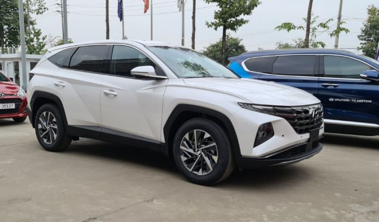 Comprehensive Comparison: Hyundai Tucson 2.0 Special Edition vs. Mazda CX-5 Premium