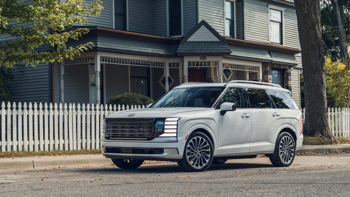 2026 Hyundai Palisade Hybrid cabin and front seats