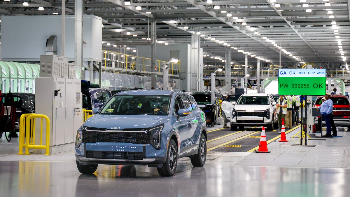 2026 Kia Sportage Hybrid side profile