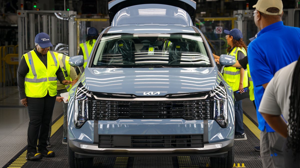 2026 Kia Sportage Hybrid rear three-quarter