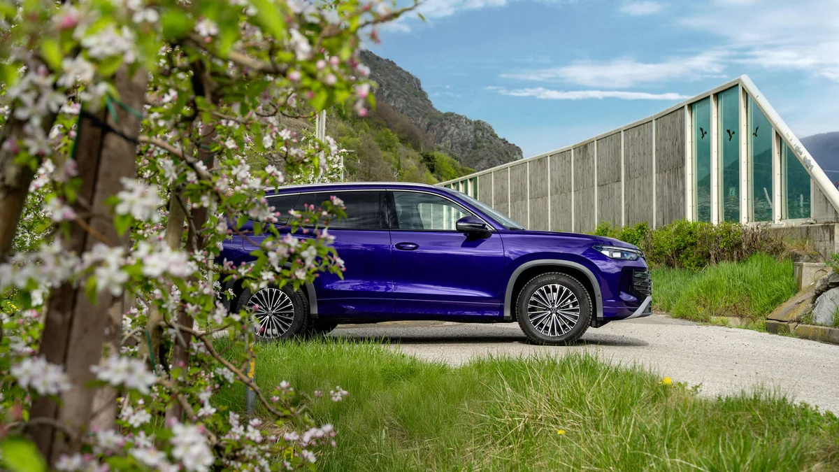Volkswagen Tayron interior official image