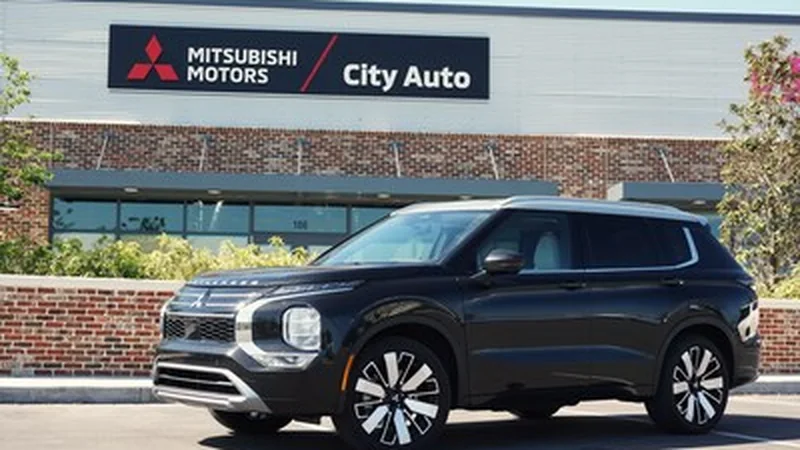 2026 Mitsubishi Outlander Plug-in Hybrid studio view