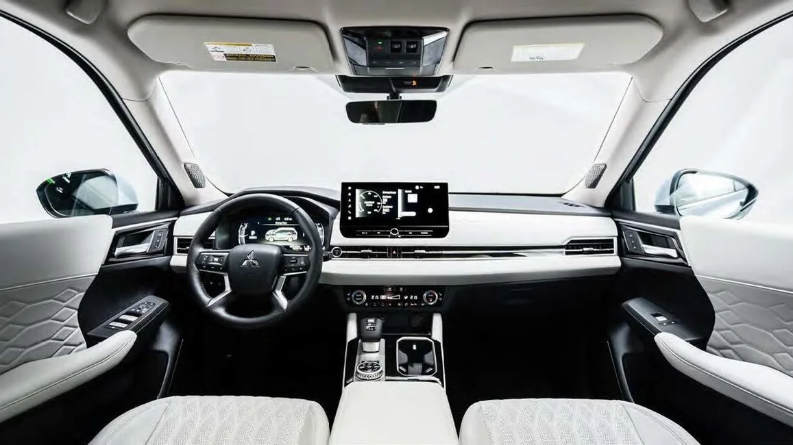 2026 Mitsubishi Outlander Plug-in Hybrid interior