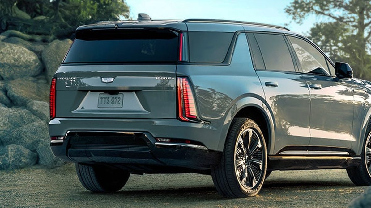 Cadillac Escalade IQL rear three-quarter exterior