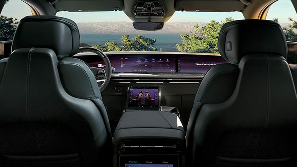 Cadillac Escalade IQL 55-inch display interior