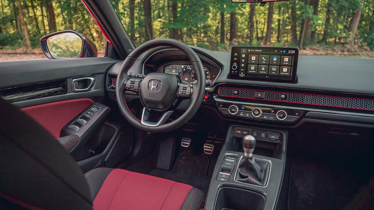 Honda Civic Si interior with manual gear shifter