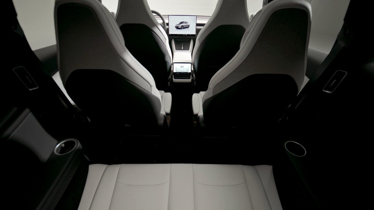 Tesla Model Y L second-row captain chairs