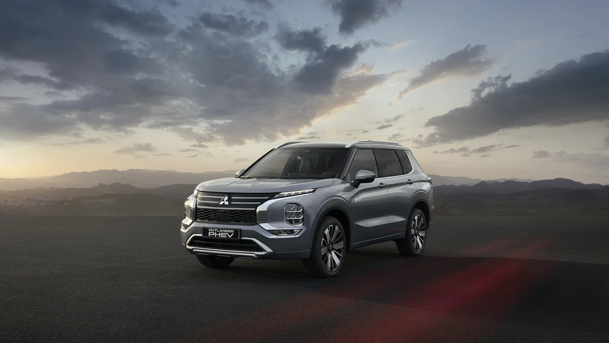 Updated Mitsubishi Outlander PHEV official exterior photograph