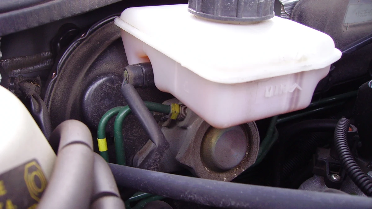 Brake Fluid in Tropical Heat: When a Flush Is Actually Due