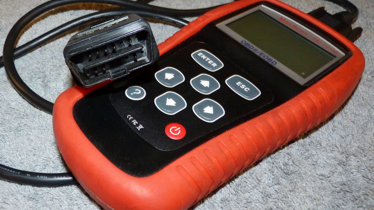 Handheld OBD-II scan tool with diagnostic connector